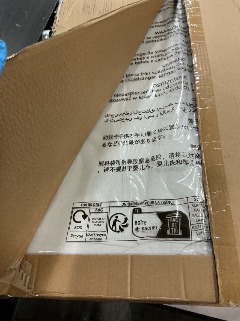 Condition photo showing New/Like New for amazon basics sticky easel pads for presentations, 25 x 30 inch, white, 2 count