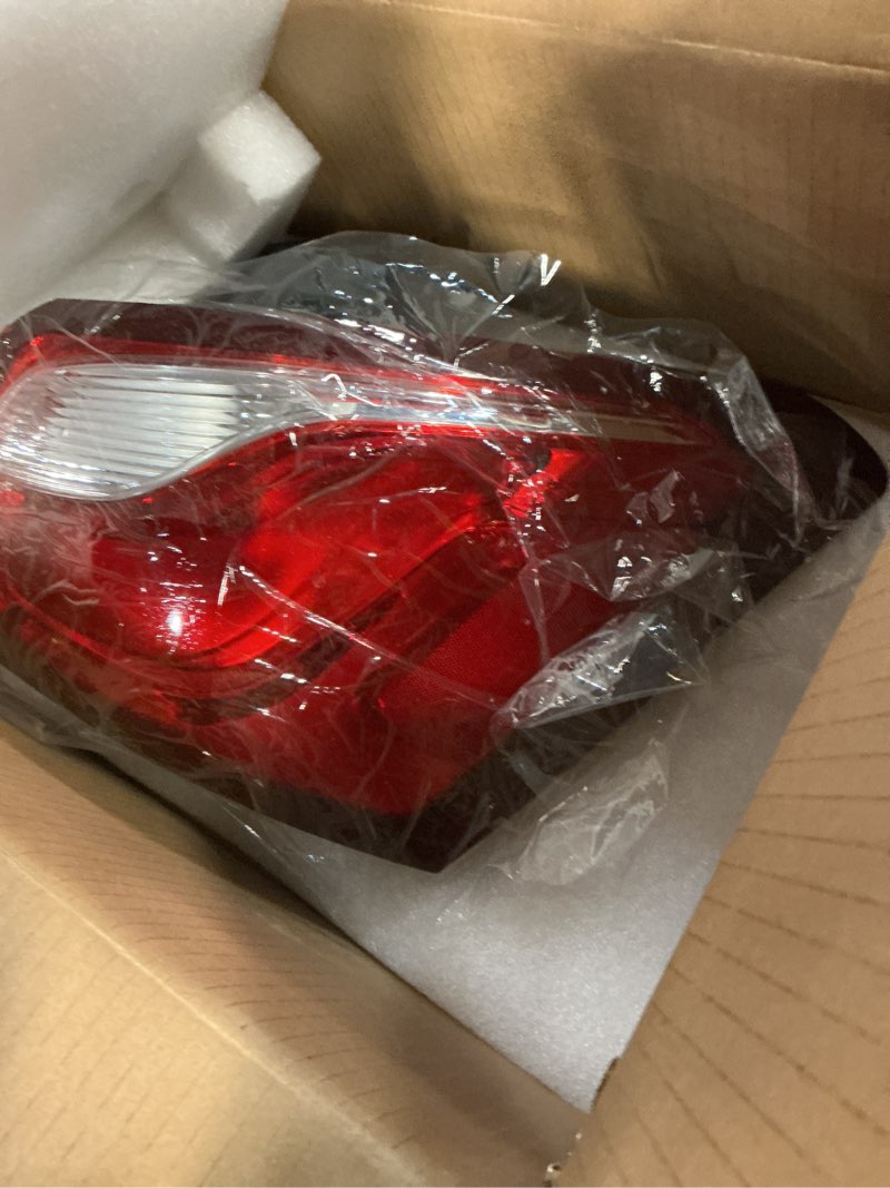 Condition photo showing New/Like New for passenger side tail light assembly compatible with 2018-2021 equinox ltz/rs/premier rear brake lamp taillight 84769838 right