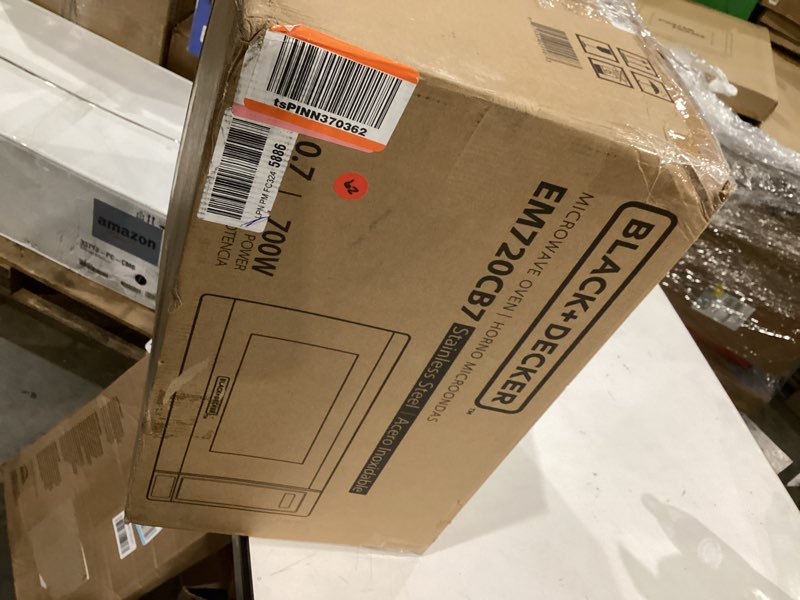 Condition photo showing Good Condition for BLACK+DECKER EM720CB7 Digital Microwave Oven with Turntable Push-Button Door, Child Safety Lock, 700W, Stainless Steel, 0.7 Cu.ft 0.7 cu. ft.