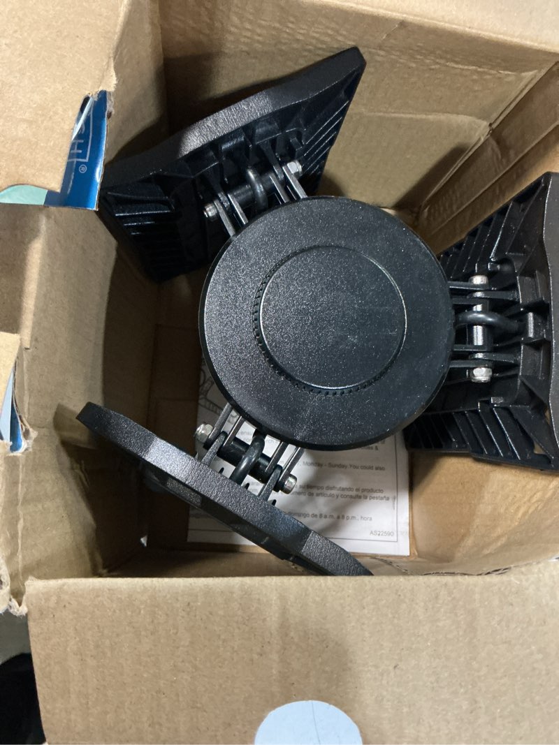 Condition photo showing Good Condition for utilitech 1-ft 8000-lumen black 3-light led diffuser garage shop light