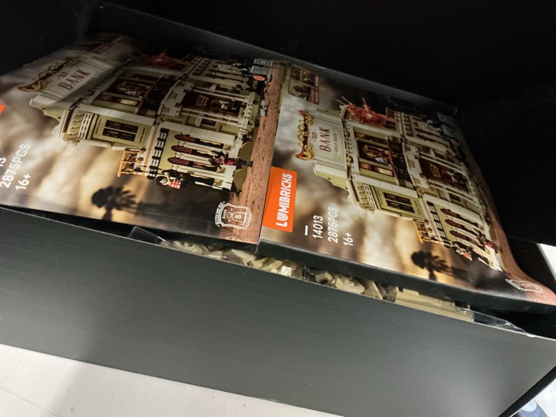 Condition photo showing New/Like New for western bank heist lighting building-bricks set - wild west outlaw gold heist 2875 pcs collection display set for west lovers