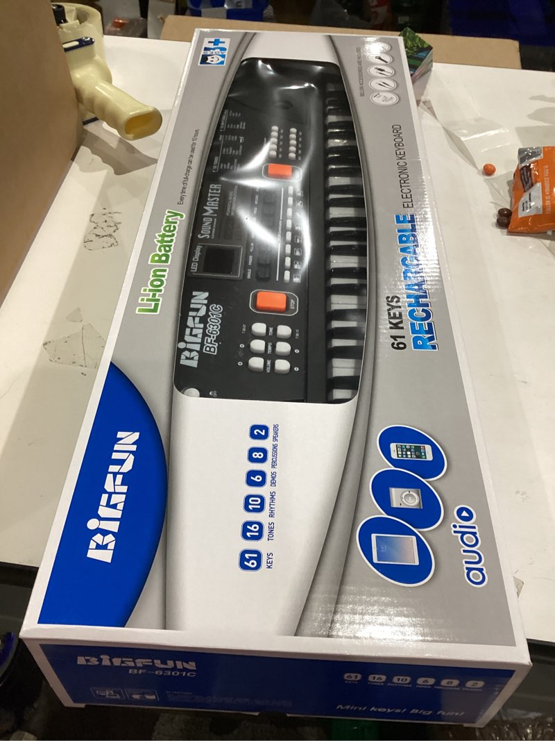 Condition photo showing New/Like New for M SANMERSEN Piano for Kids with Microphone, Keyboard Piano for Beginners Electronic Keyboard 61 Keys with Dual Speakers/LED Display/AUX-in Jack/Music Stand Piano Toys for Boys Girls Ages 3-12 24.8*7.8*2.4inch