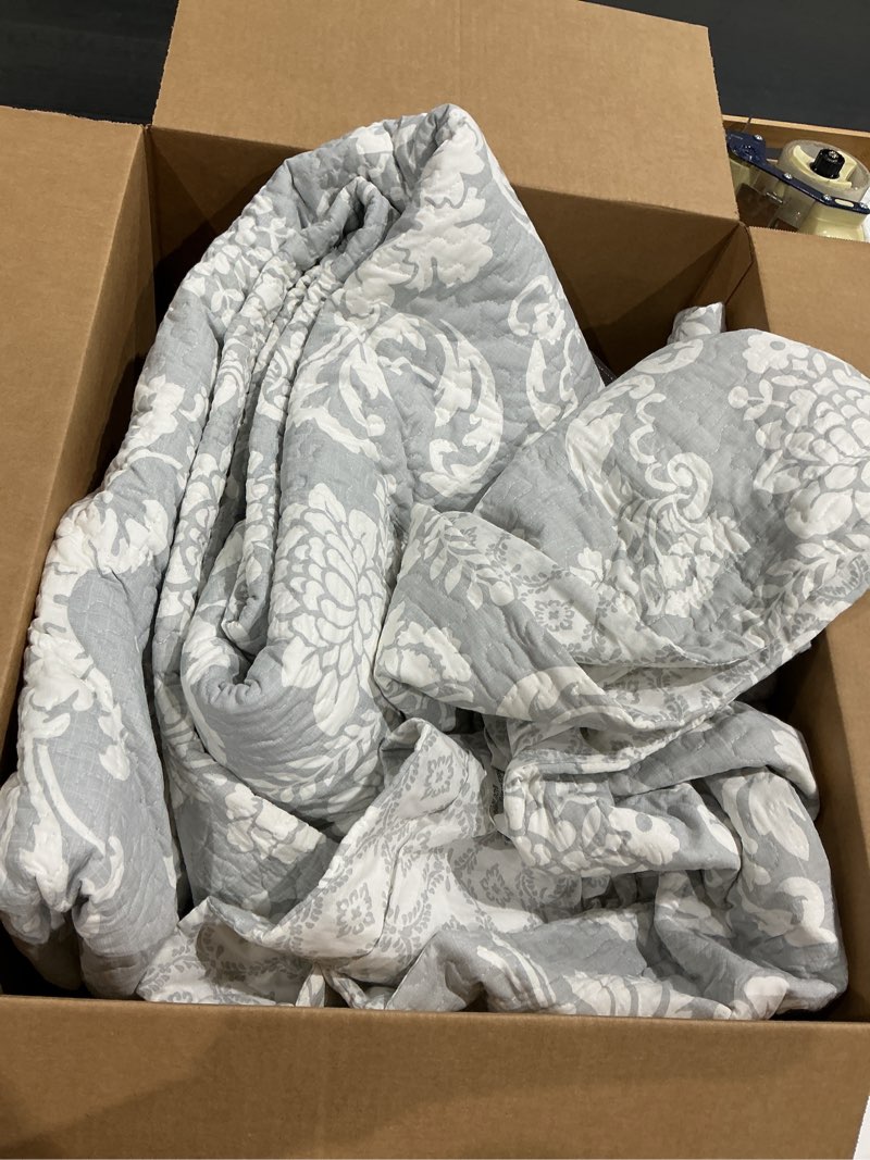 Condition photo showing Good Condition for king venetia reversible quilt set gray - laura ashley