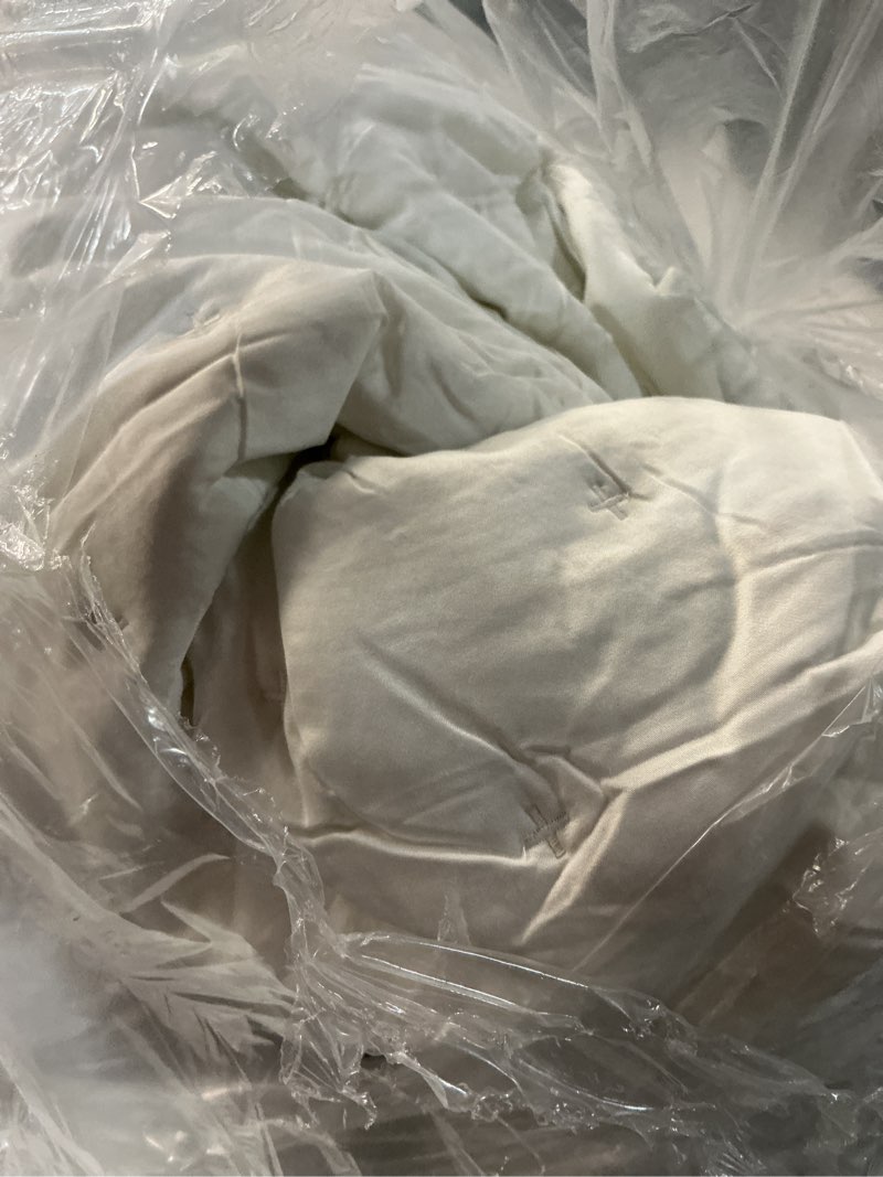 Condition photo showing Good Condition for bamboo dream quilt, king/cal king, white
