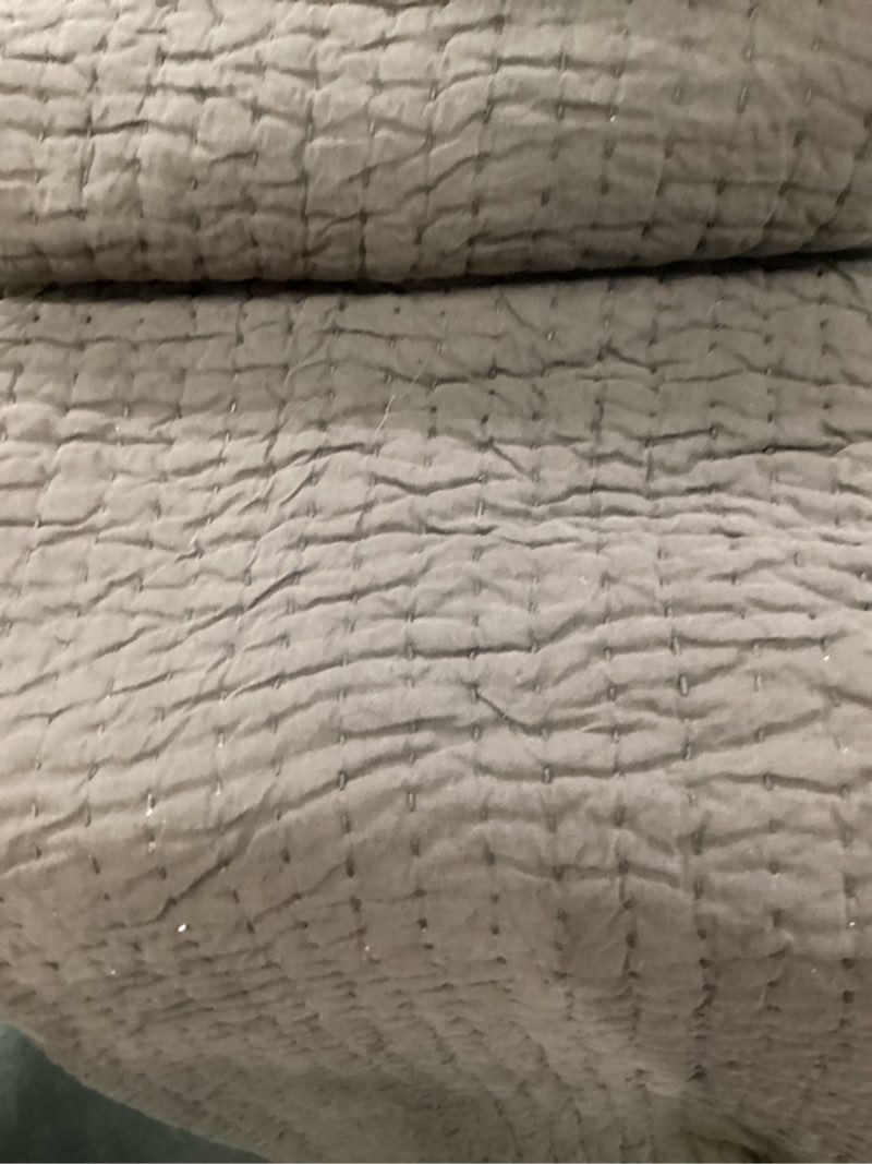 Condition photo showing Good Condition for european linen cotton stitch quilt set size: king/cal king