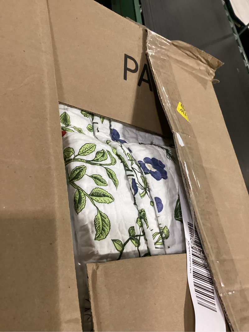 Condition photo showing As Is for sanracie oversized king quilt 128"x120",100% cotton floral bedspreads california king oversize yellow flowers plant pattern printed green floral bedding coverlet set for all season extra large 3 pcs oversized king plus (128 x 120) floral d