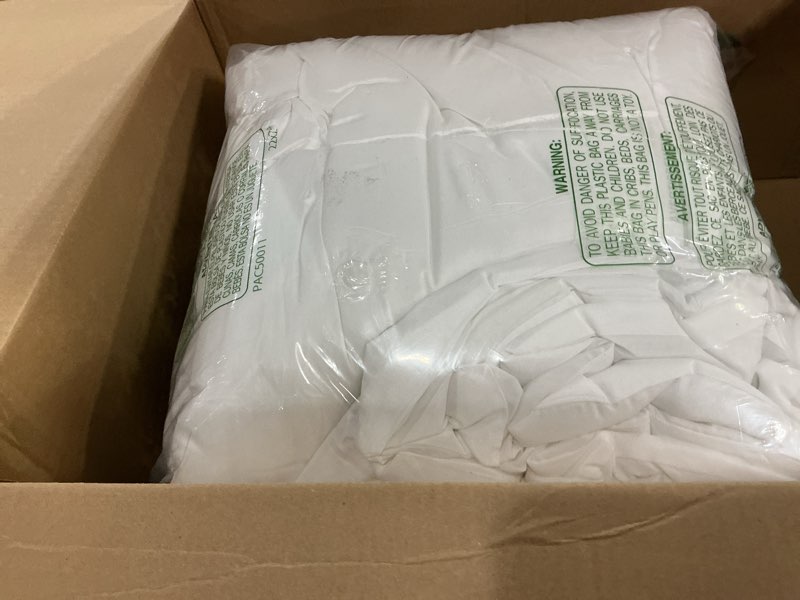 Condition photo showing As Is for DOWNCOOL Comforters Oversize King Size, White All Season Duvet, Lightweight Quilt, Down Alternative Hotel Comforter (White, Oversize King 116x98 Inches) Lightweight Comforter Oversized King White