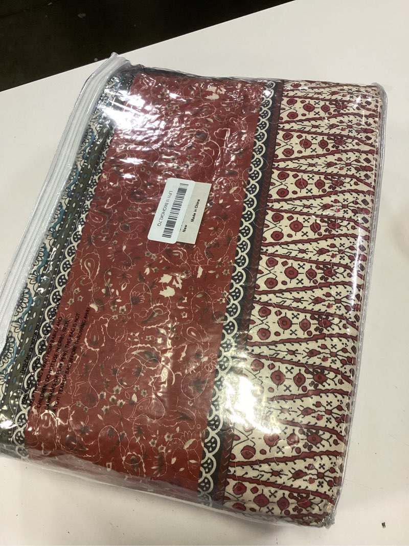 Condition photo showing New/Like New for newlake striped classical cotton 3-piece patchwork bedspread quilt sets, king size red striped jacquard king