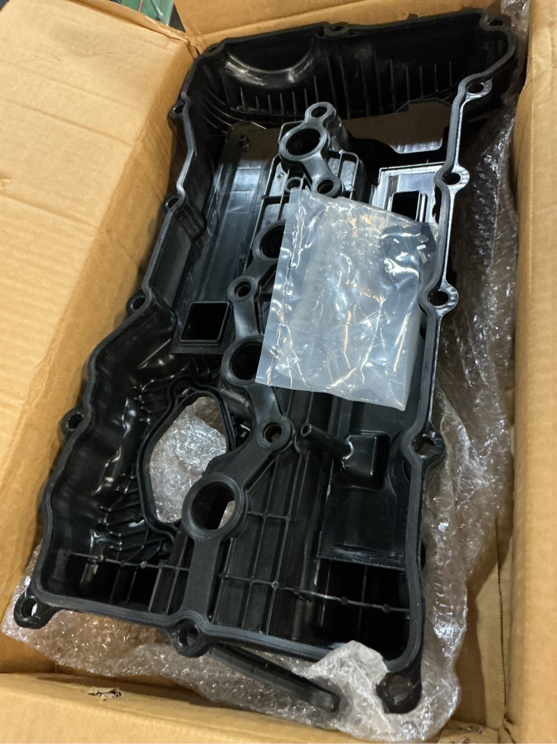 Condition photo showing Good Condition for 22410-2g710 engine valve cover with gasket for 2011-2016 kia sportage