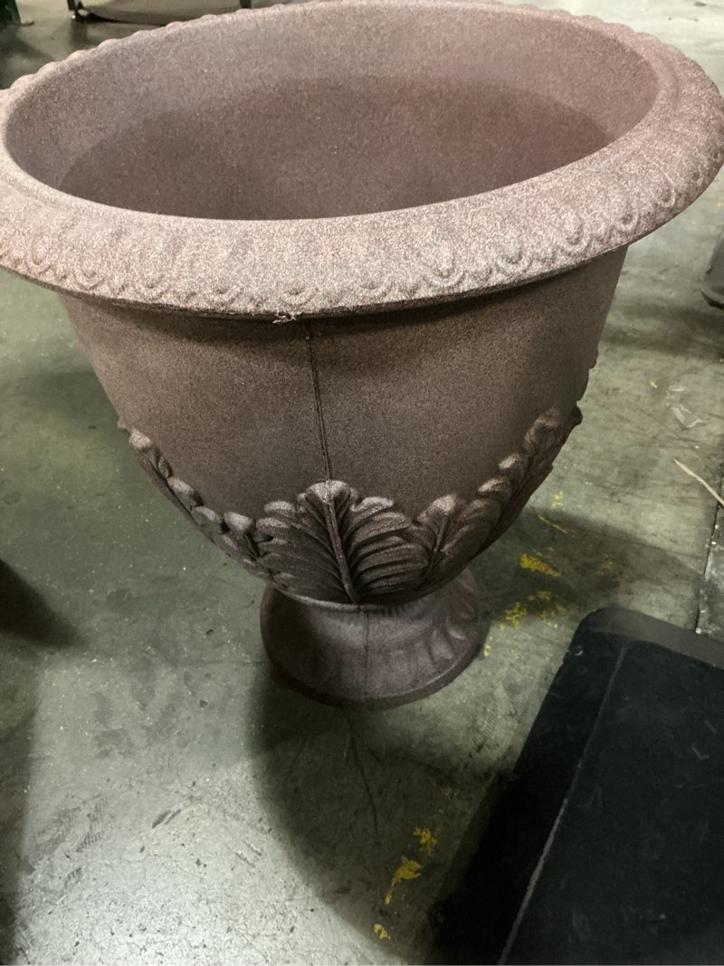 Condition photo showing Good Condition for garage sale finds: outdoor planter