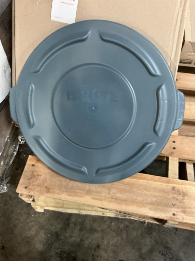 Condition photo showing New/Like New for brute - dome lid for trash cans, gray, 20 gallons 75.7  l, compatible with rubbermaid 20 gallon heavy duty bins 3 pcs