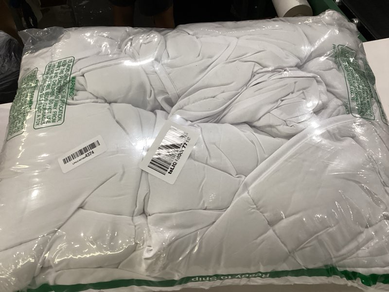white comforter size unknown