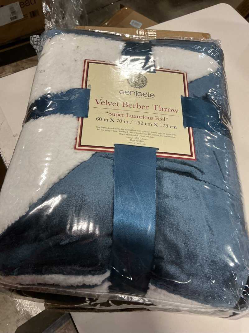 Condition photo showing New/Like New for Genteele Sherpa Throw Blanket Super Soft Reversible Ultra Luxurious Plush Blanket, 60 x 70 inches, Navy/White Oversized Throw (60" x 70") Navy / White