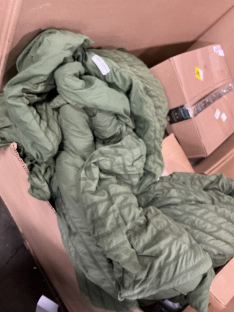 Condition photo showing Good Condition for zzlpp queen comforter set 7 pieces, olive green seersucker bed in a bag with comforter and sheets, all season bedding sets with 1 comforter, 2 pillow shams, 2 pillowcases, 1 flat sheet 01 - olive green queen