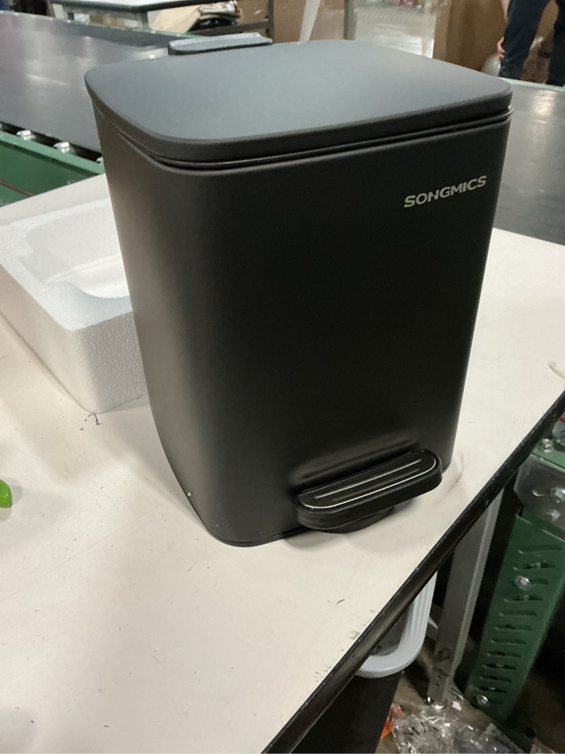 Condition photo showing New/Like New for songmics kitchen trash can, 5.2-gallon (20l) garbage can with lid, stainless steel, soft close and stays open, inner bucket, wide non-slip pedal, ink black ultb542b20