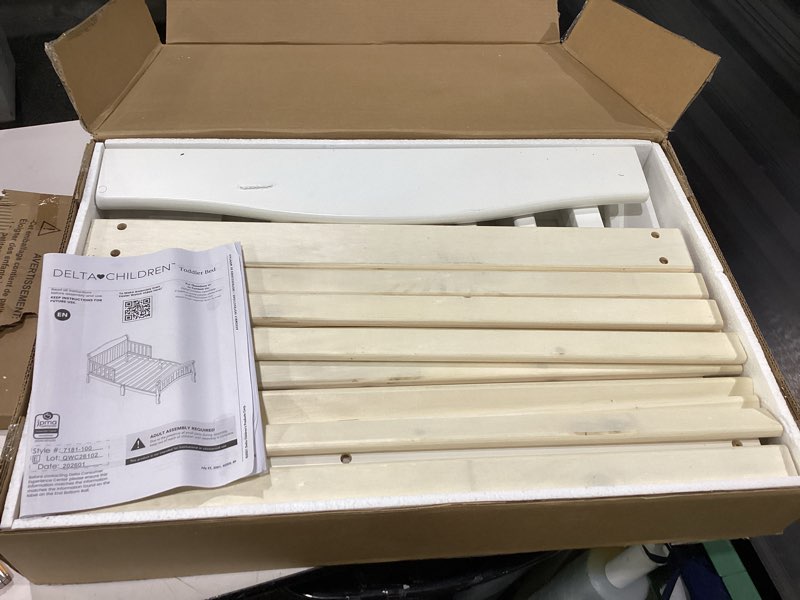 Condition photo showing New/Like New for delta children canton toddler bed, white white canton
