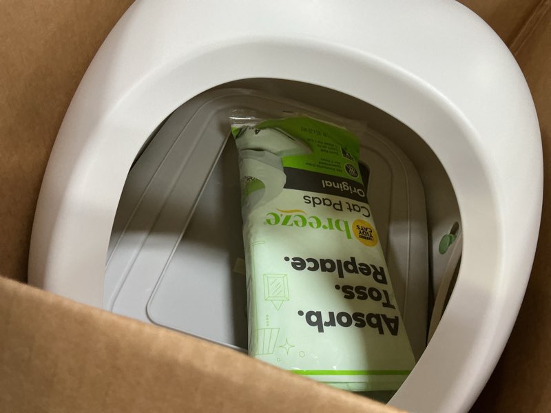 Condition photo showing Good Condition for purina tidy cats breeze covered cat litter box system kit with pellet cat litter, hooded litter box, and litter box pads