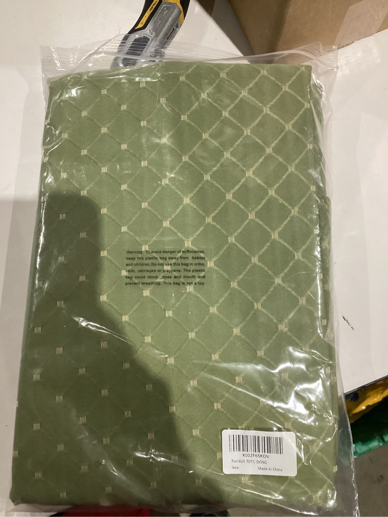 Condition photo showing New/Like New for Randall Round Table Cloth Cover 70" Green Fabric Tablecloth Dust-Proof Waffle Geometric Diamond for Kitchen Dinning Party Farmhouse Tabletop Decoration (70"Ã—70", Sage)