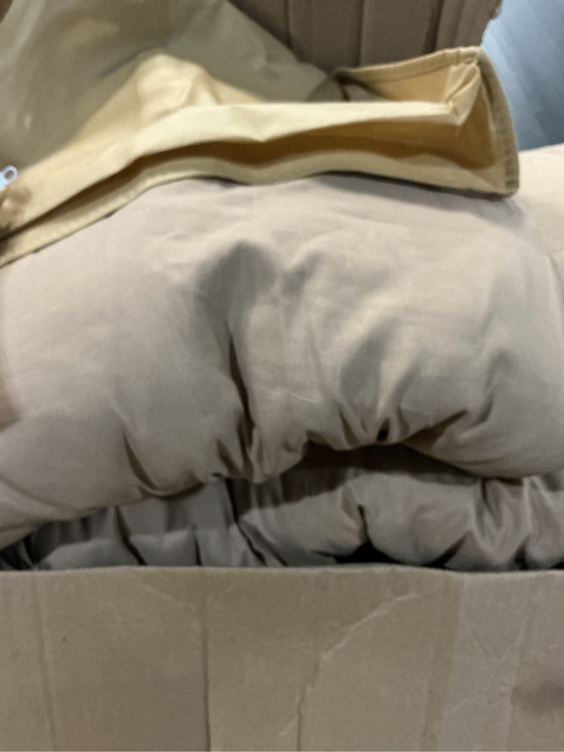 Condition photo showing Good Condition for rosgonia queen comforter set dark khaki brown, 3pcs bedding comforter sets(1 comforter & 2 pillowcases) all season lightweight bedspread blanket quilt queen comforter 90"x90" dark khaki