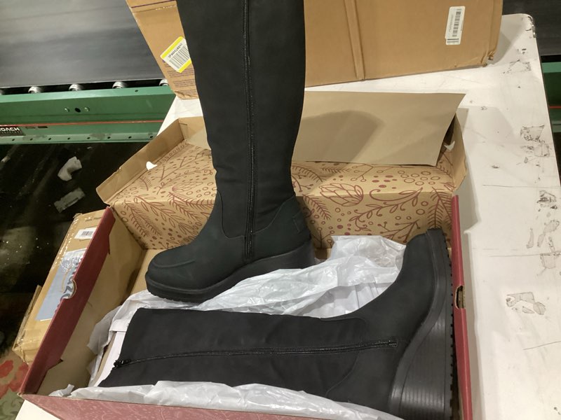 Condition photo showing New/Like New for MUK LUKS womens Sloane 7.5 Black