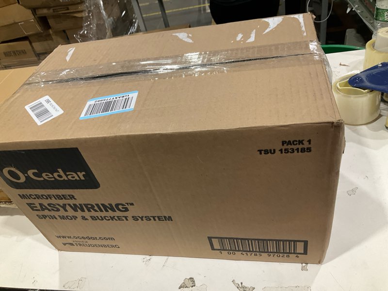 Condition photo showing Good Condition for spin mop and bucket system