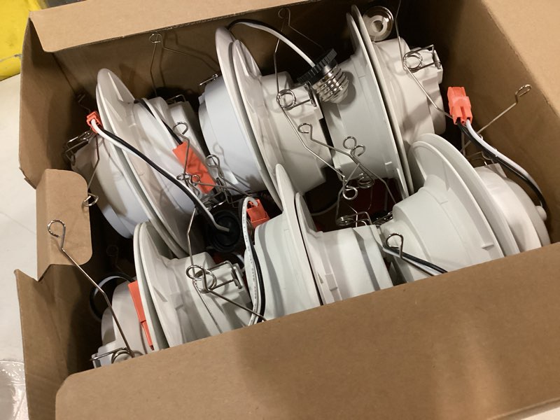 Condition photo showing Good Condition for Recessed ceiling lighting 12 pack