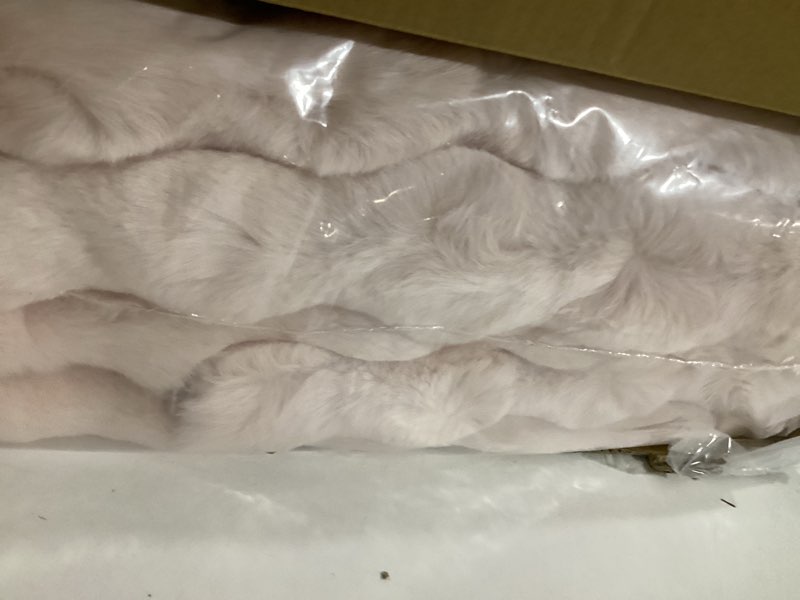 Condition photo showing As Is for nuLOOM Marlow Machine Washable Soft Shaggy Faux Sheepskin Area Rug, 6x9, White White 6' x 9' (Rectangular)