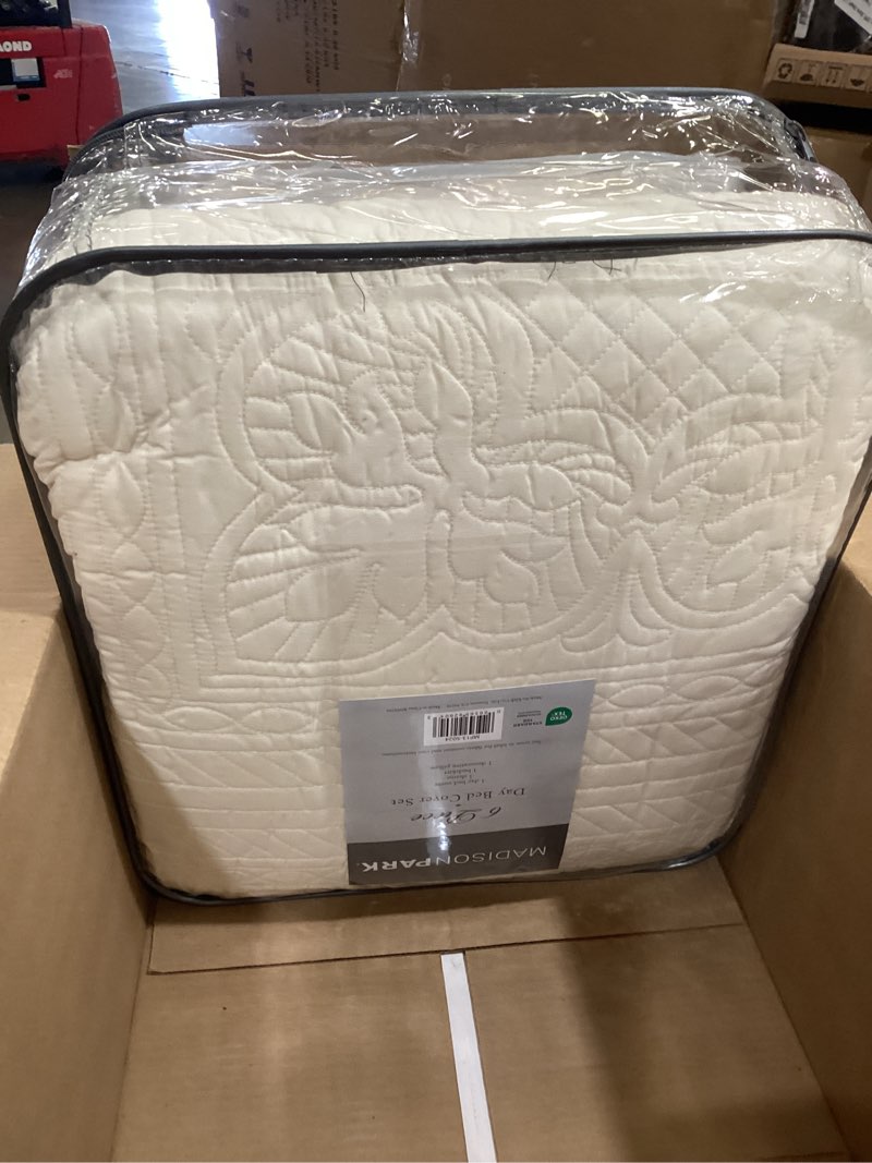 Condition photo showing Good Condition for madison park daybed cover set damask quilted cover for daybeds, all season, pre-washed cotton-filled coastal bedding with scallop edge, shams, bedskirt, décor pillows, tuscany, cream, 39"x75", 6 piece 75"x39" cream