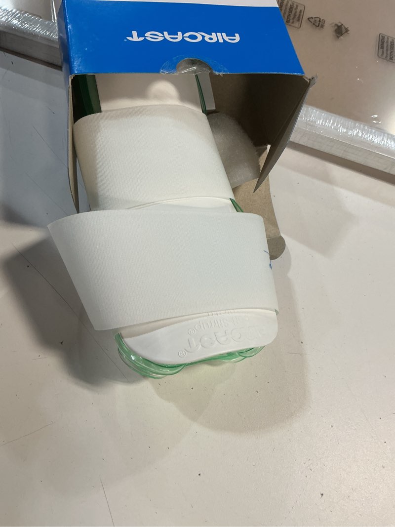 Condition photo showing Good Condition for DJO 02DR AIRCAST Sport-Stirrup Ankle Brace, Right, Universal, 9" Length