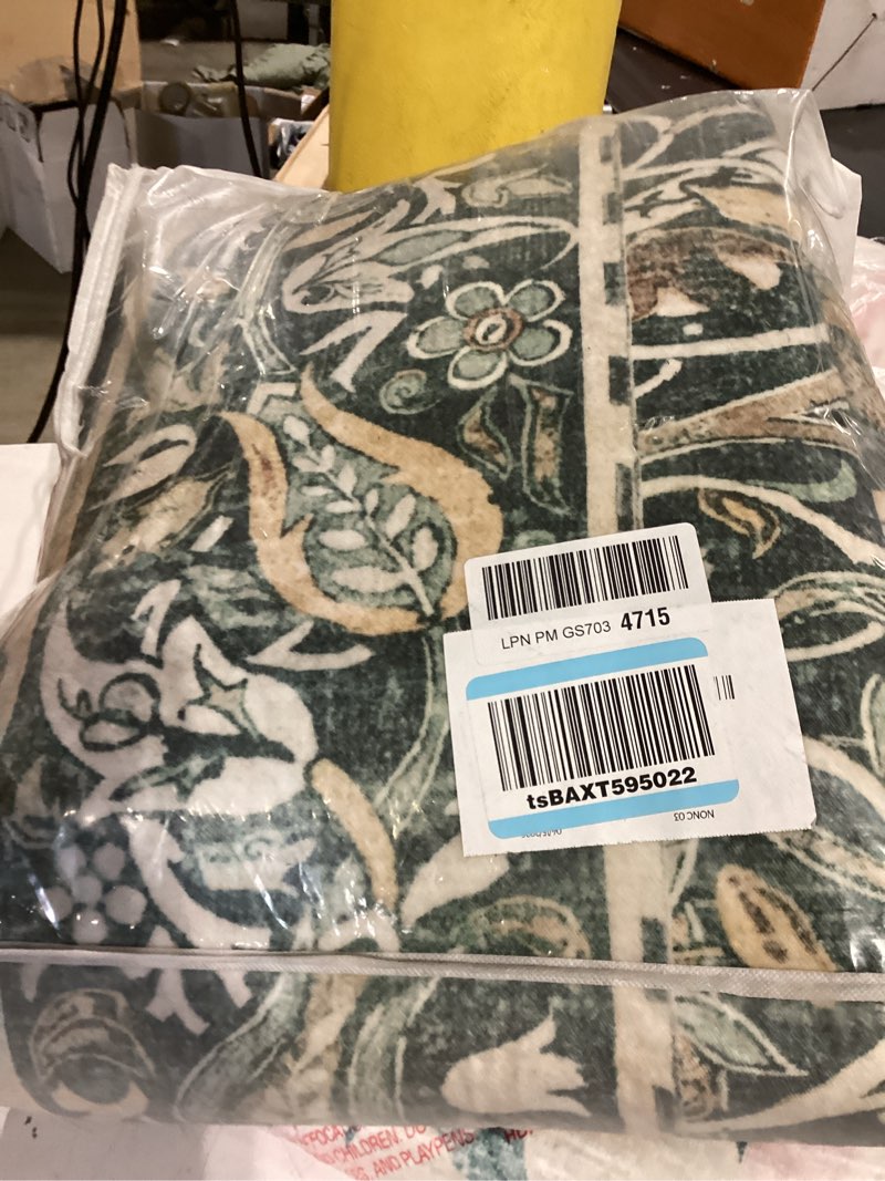 Condition photo showing Good Condition for large 8x10 dark green area rug, low pile washable non-slip carpet, vintage design for spacious living room?8x10 dark green? dark green 8*10