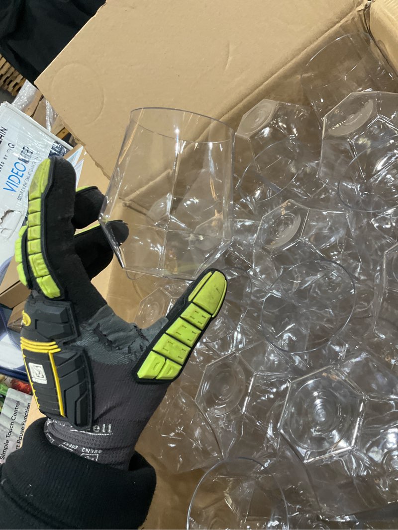 Condition photo showing Good Condition for plastic cups