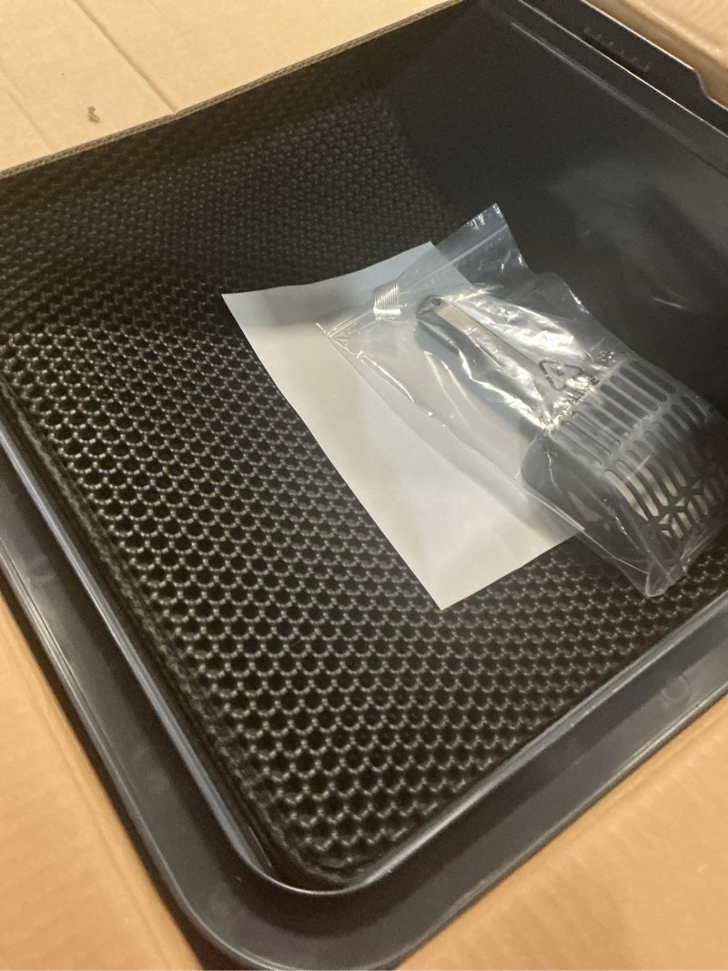 Condition photo showing Good Condition for XXXL Extra Large Stainless Steel Litter Box, 28" L x 20" W x 14" H Super Large Stainless Steel Litter Box, Suitable for Large Cats and Multiple Cats, Non-Sticky, Anti-Leakage, Easy to Clean navy blue