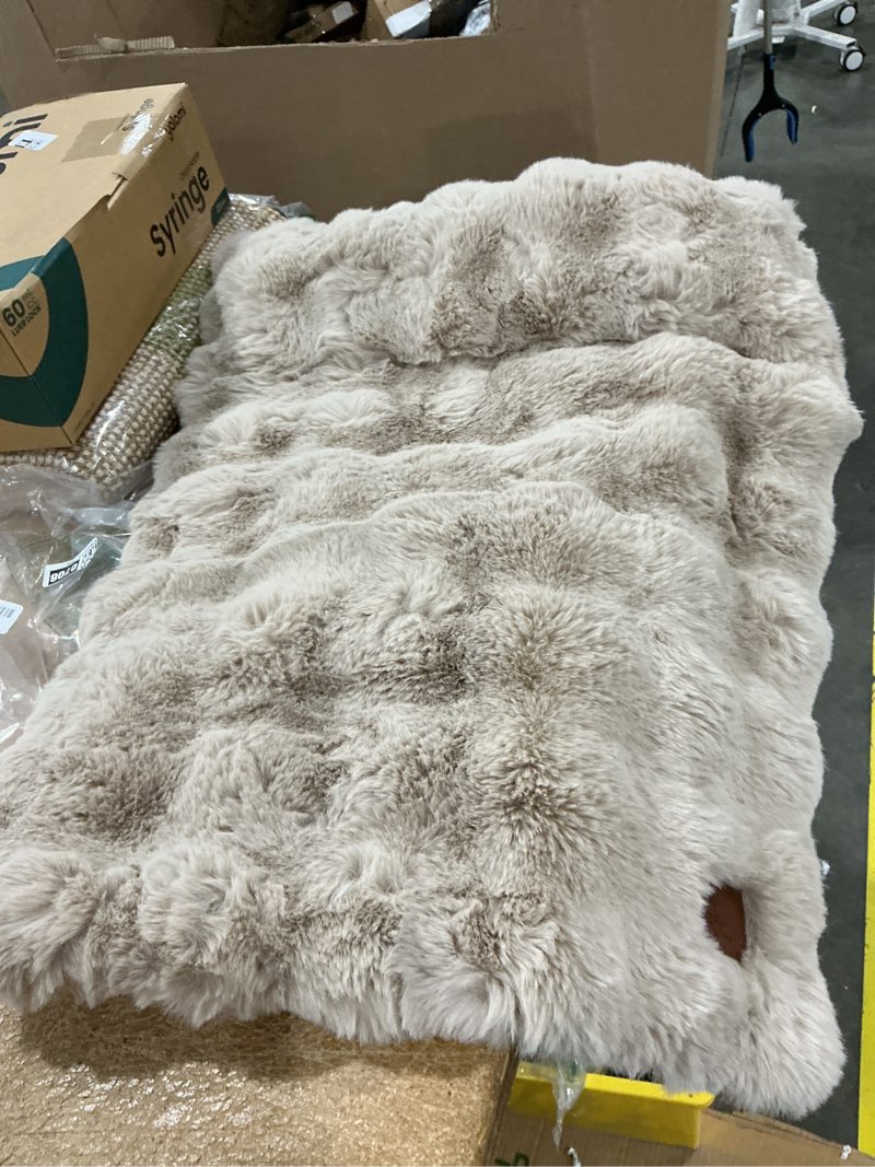 Condition photo showing Good Condition for somahe cat & dog bed mat, self warming fuzzy cat bed with raised pillow, soft plush dog bed mat for 2 cats small dogs, machine washable non-slip indoor pet sleeping pad, 27x20 inch, coffee coffee m(20×27inch)