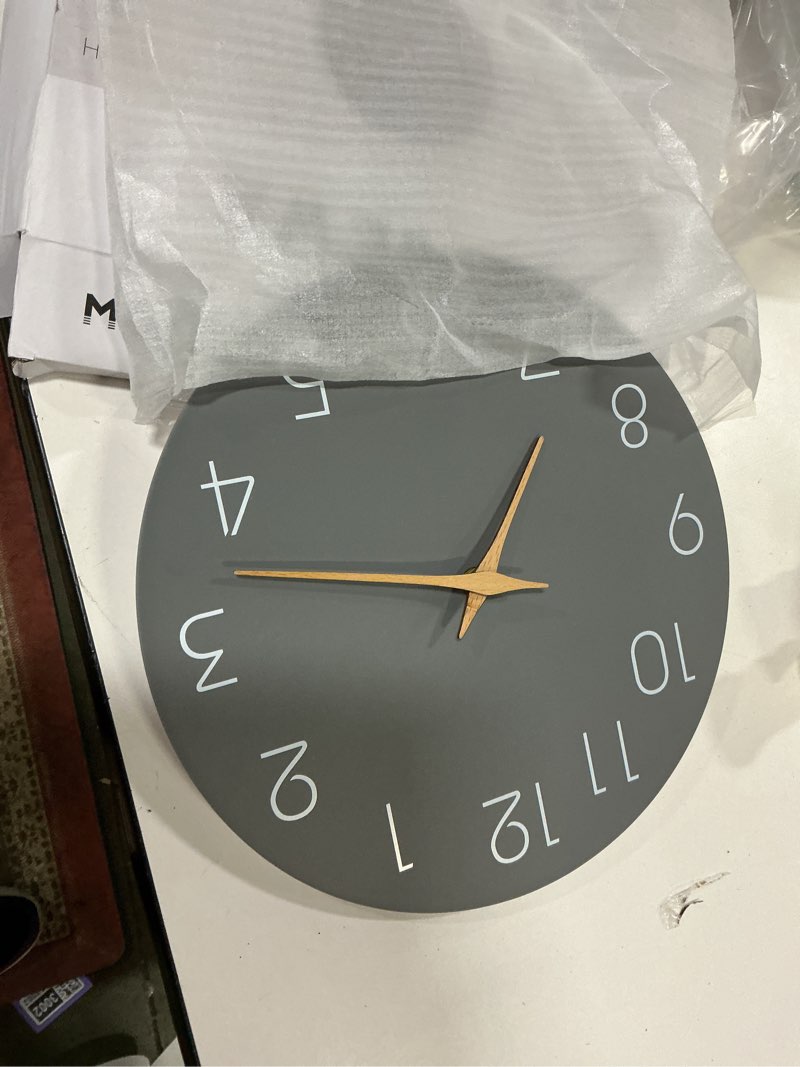 Condition photo showing Good Condition for Mosewa Wall Clock 12 Inch Gray Silent Non Ticking Battery Operated Modern Simple Clock Decorative for Kitchen Home Bedroom Bathroom Office Living Room 12 Inch C_gray