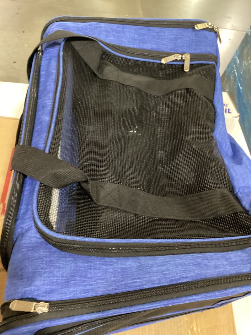 Condition photo showing Good Condition for pet carrier