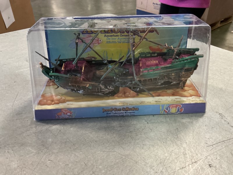Condition photo showing New/Like New for Penn-Plax Shipwreck Aquarium Decoration Ornament with Moving Masts, Lifeboat, and Bubble Action