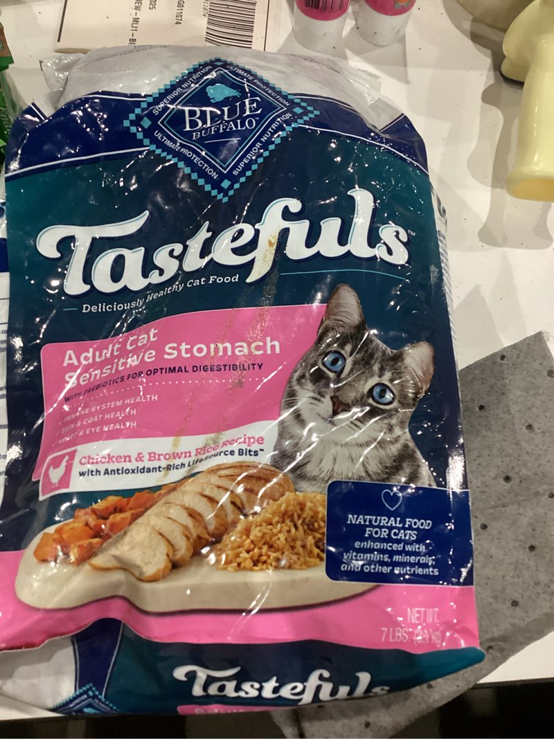 Condition photo showing New/Like New for Blue Buffalo Tastefuls Adult Dry Cat Food Sensitive Stomach Formula, Made in the USA with Natural Ingredients, Chicken Recipe, 7-lb. Bag
