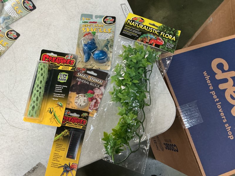 Condition photo showing New/Like New for Assortment of small pet items, miscellaneous small, variety of multiple pieces. 5 Pieces. 