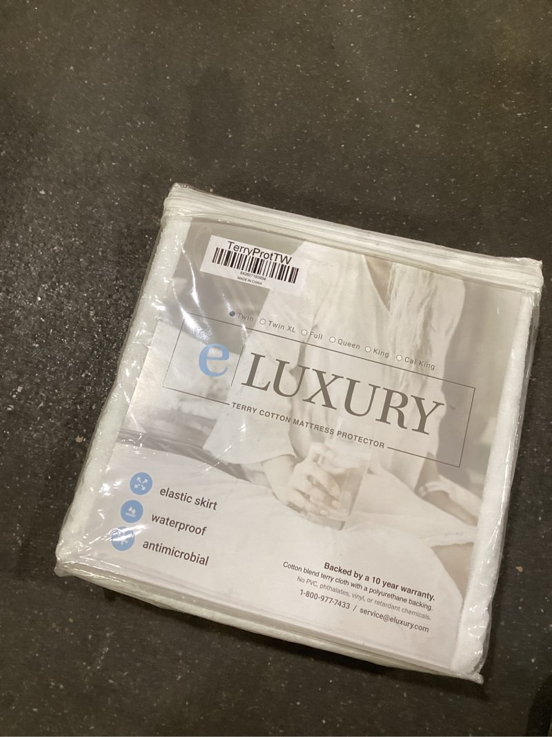 Condition photo showing New/Like New for eLuxury Terry Cloth Top Mattress Protector, Twin