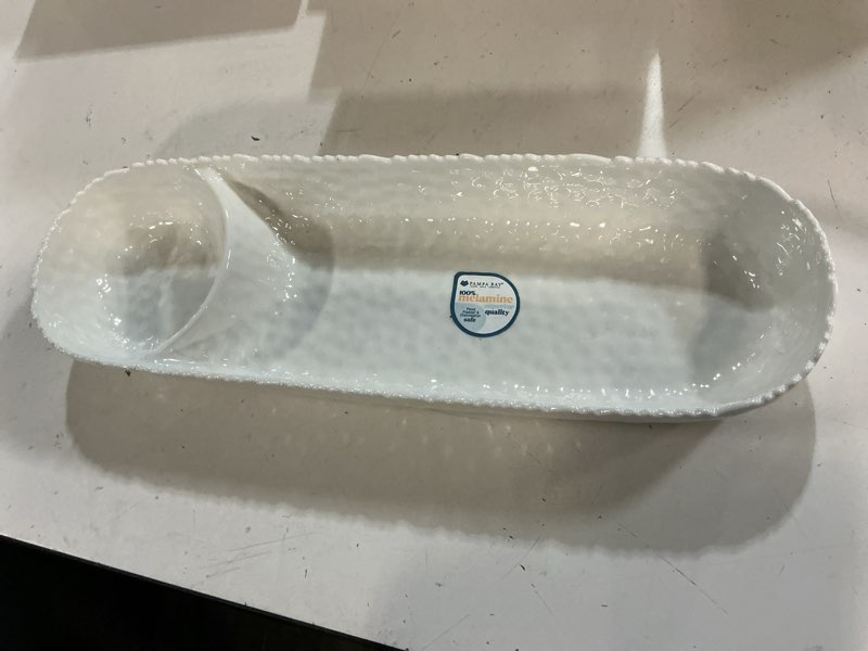 Condition photo showing Good Condition for pampa bay chip and dip (glossy white)