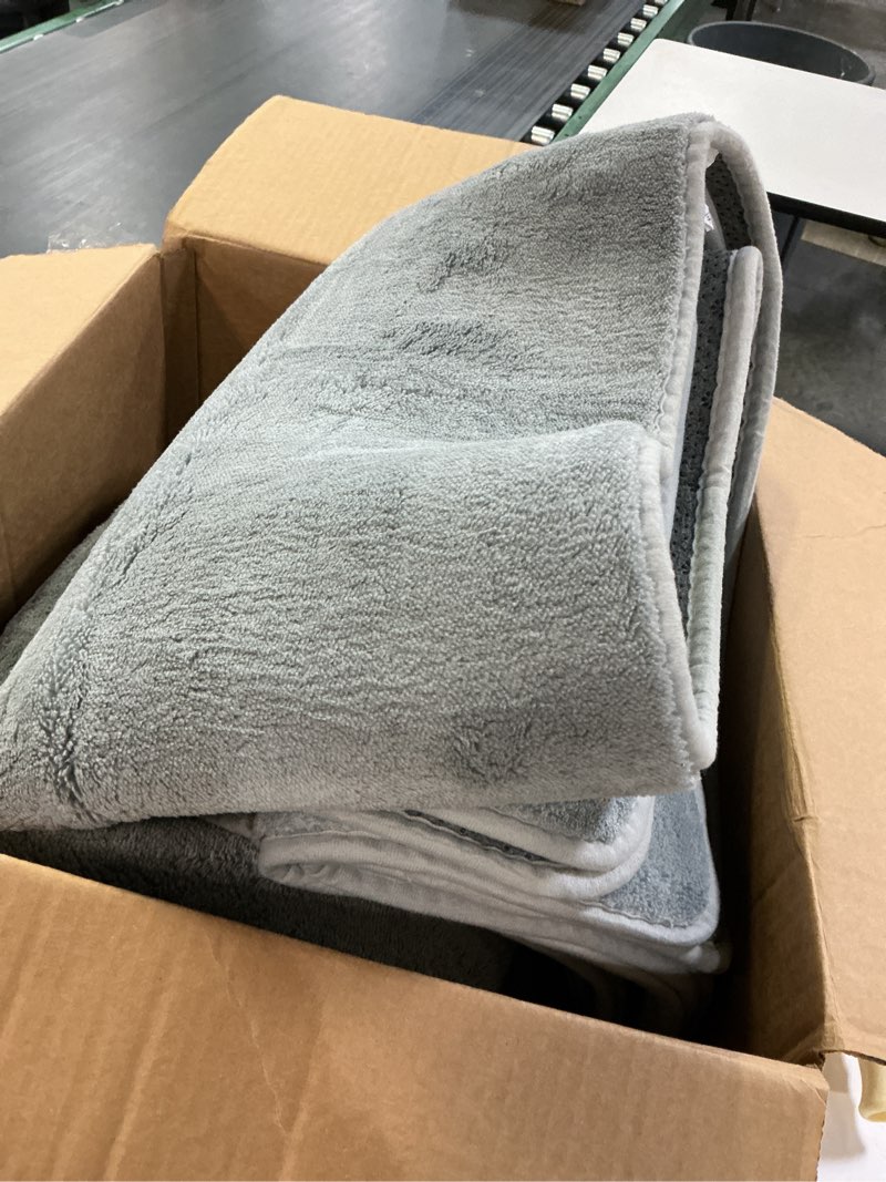 Condition photo showing Good Condition for Amearea Large Modern Area Rugs for Bedroom Living Room, 6x9 Feet Grey Thickened Memory Foam Rug, Fluffy Indoor Washable Rugs Non Slip Minimalist Carpet for Boys Girls Dorm Nursery Room Decor 6' x 9' (Rectangular) Grey