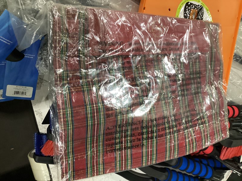 Condition photo showing New/Like New for lenox holiday nouveau dazzle placemats, set of 4, multicolor, 13" w x 19" l