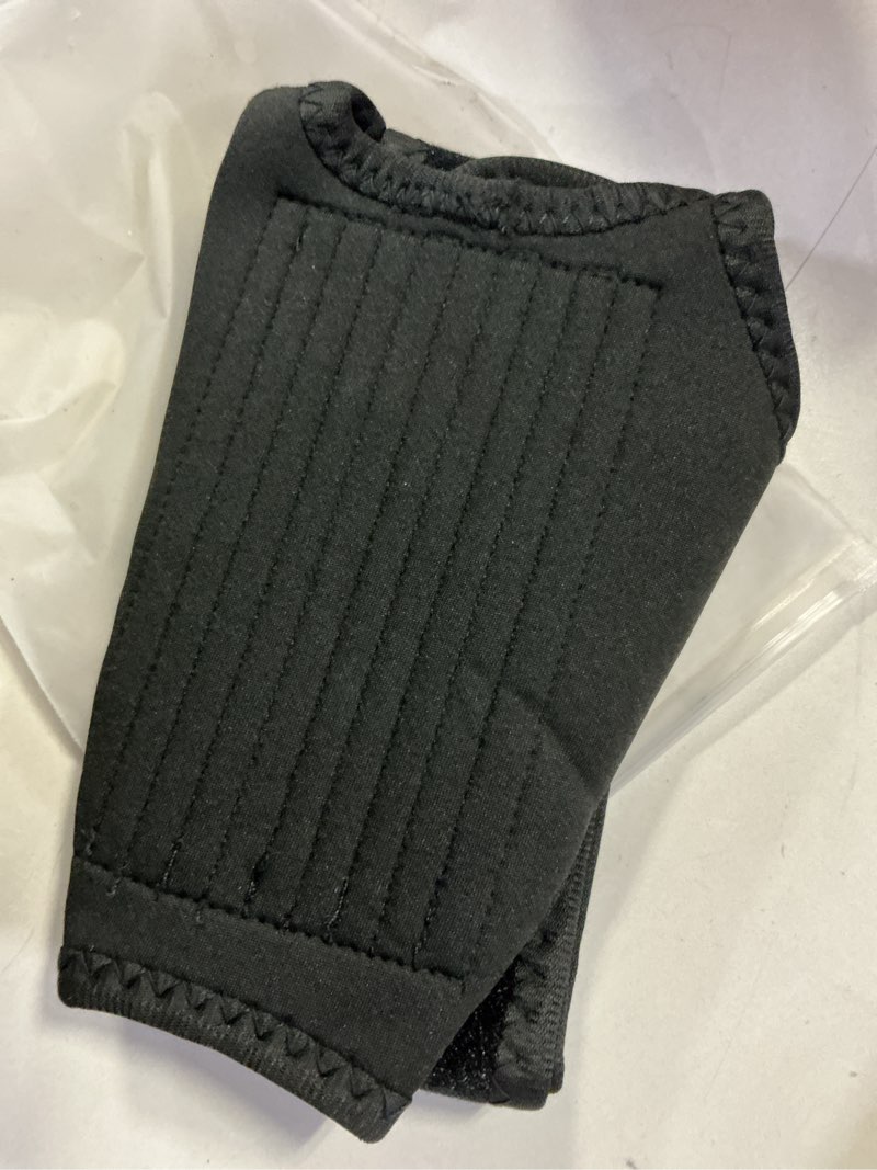 Condition photo showing Good Condition for Dog Knee Brace for Torn ACL — Elastic Support, Adjustable Compression Stabilizer, Breathable Neoprene, 4-Leg Universal Fit (Front/Rear, Left/Right) for Post-Surgery Recovery (M)