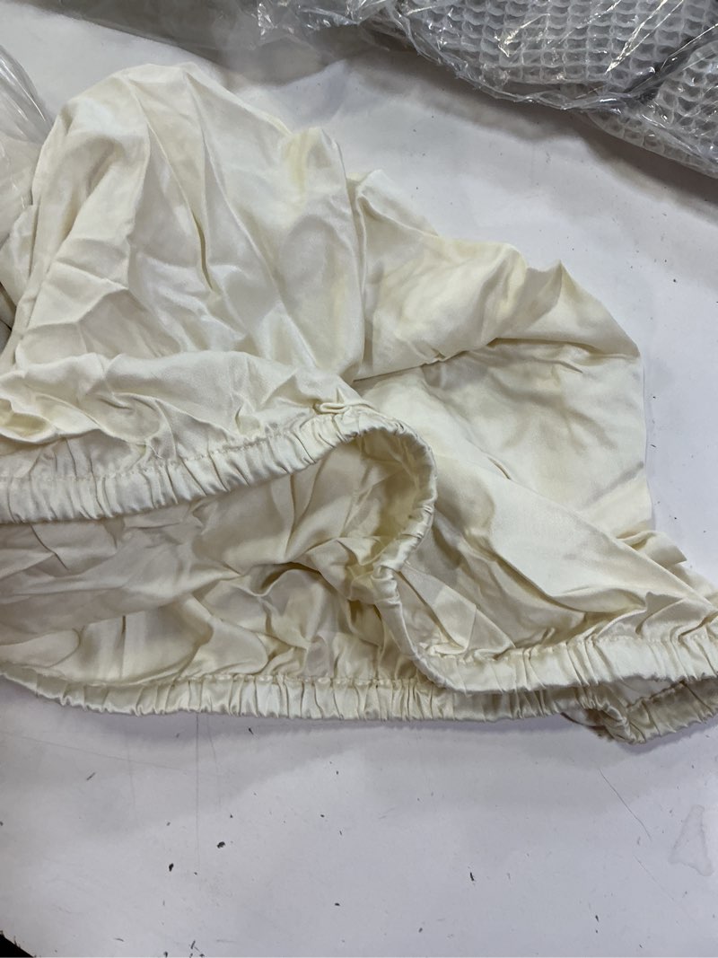Condition photo showing Good Condition for bamboo fitted sheet set, queen, sand