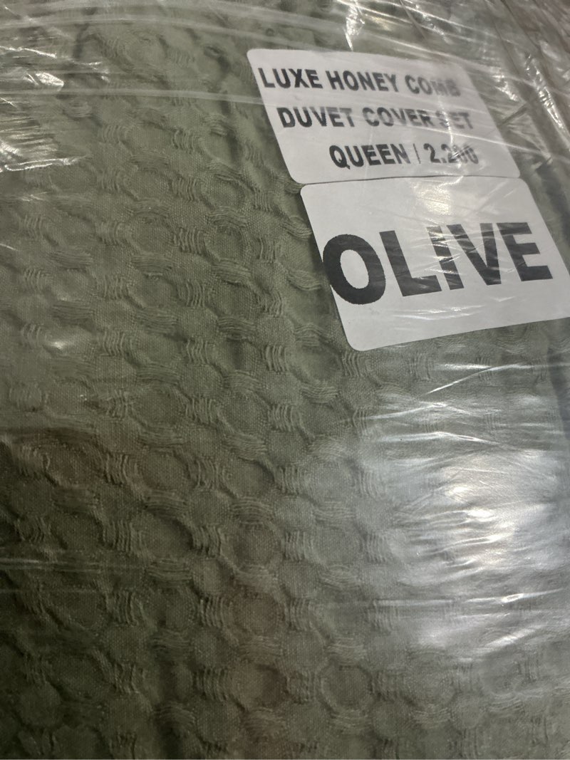 Condition photo showing Good Condition for organic luxe honeycomb duvet cover set, full/queen, olive