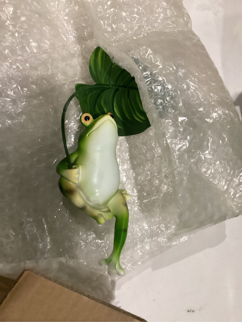 Holiday Party Ornament frog Garden Statue for garden