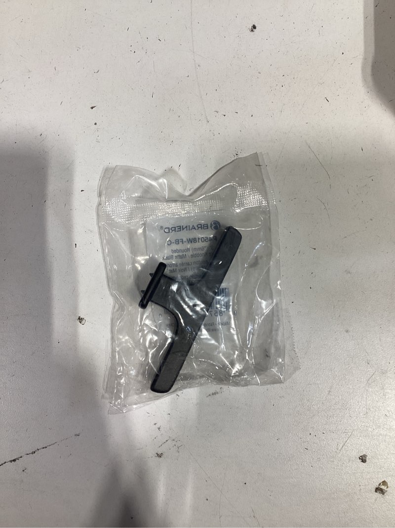 Condition photo showing Good Condition for origin 21 mattis 3-in matte black square modern cabinet knob