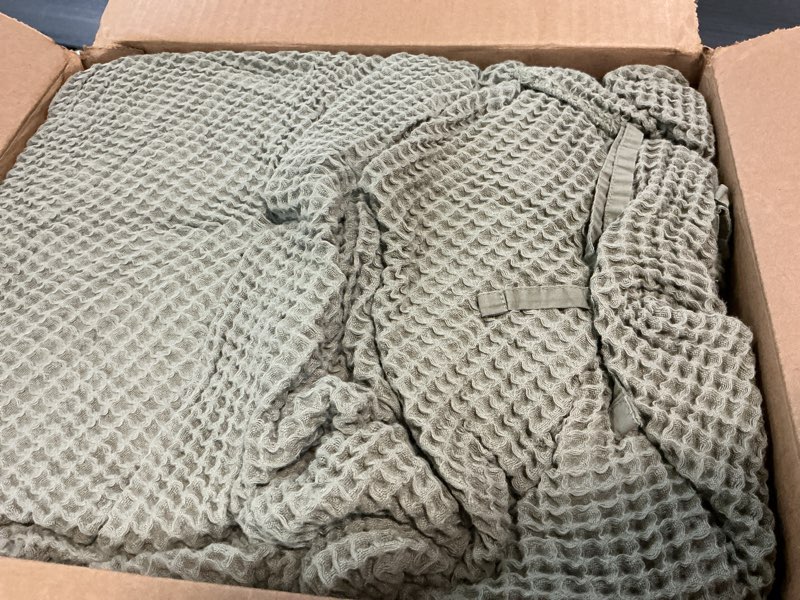 Condition photo showing Good Condition for organic waffle duvet cover set, king/cal king, dried sage