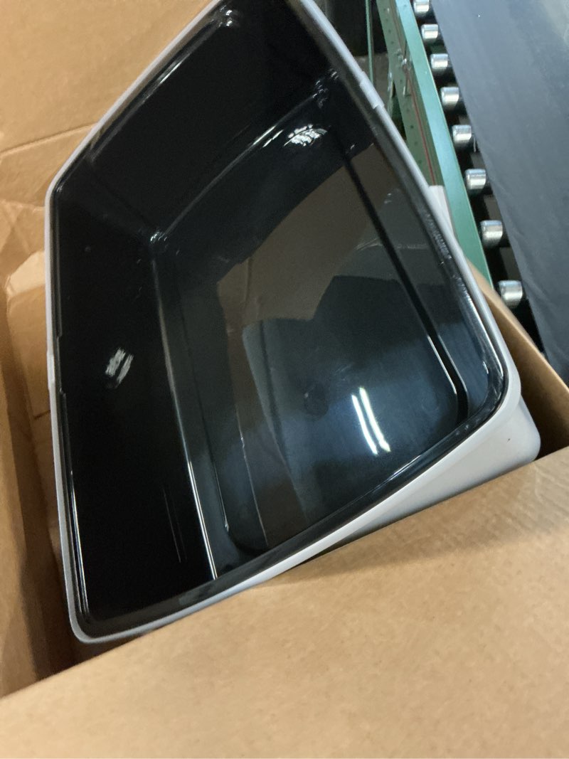 Condition photo showing Good Condition for IRIS USA XX-Large Cat Litter Box, Open Top Extra Large Litter Box for Big Cats and Multi-Cat Households, High Sided Scatter Shield, Easy to Clean, 30"L x 20"W x 14"H, Black XXL Black