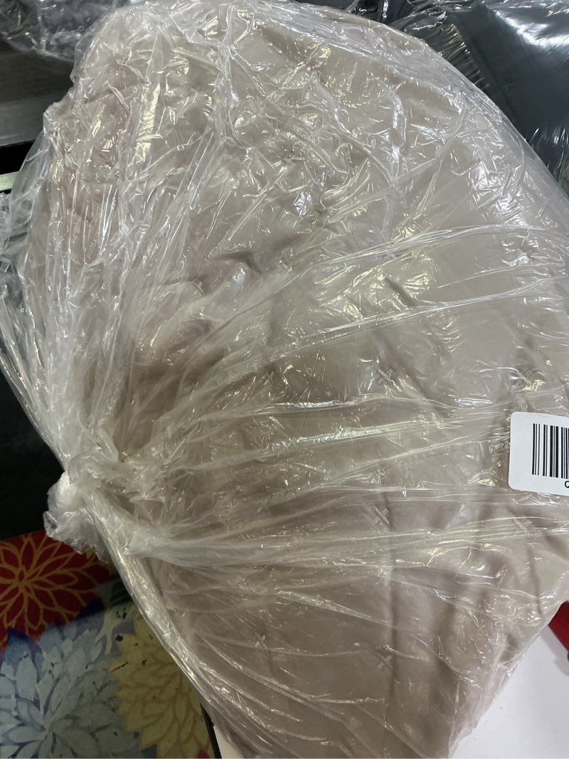 Condition photo showing Good Condition for bamboo dream quilt, king/cal king, sand
